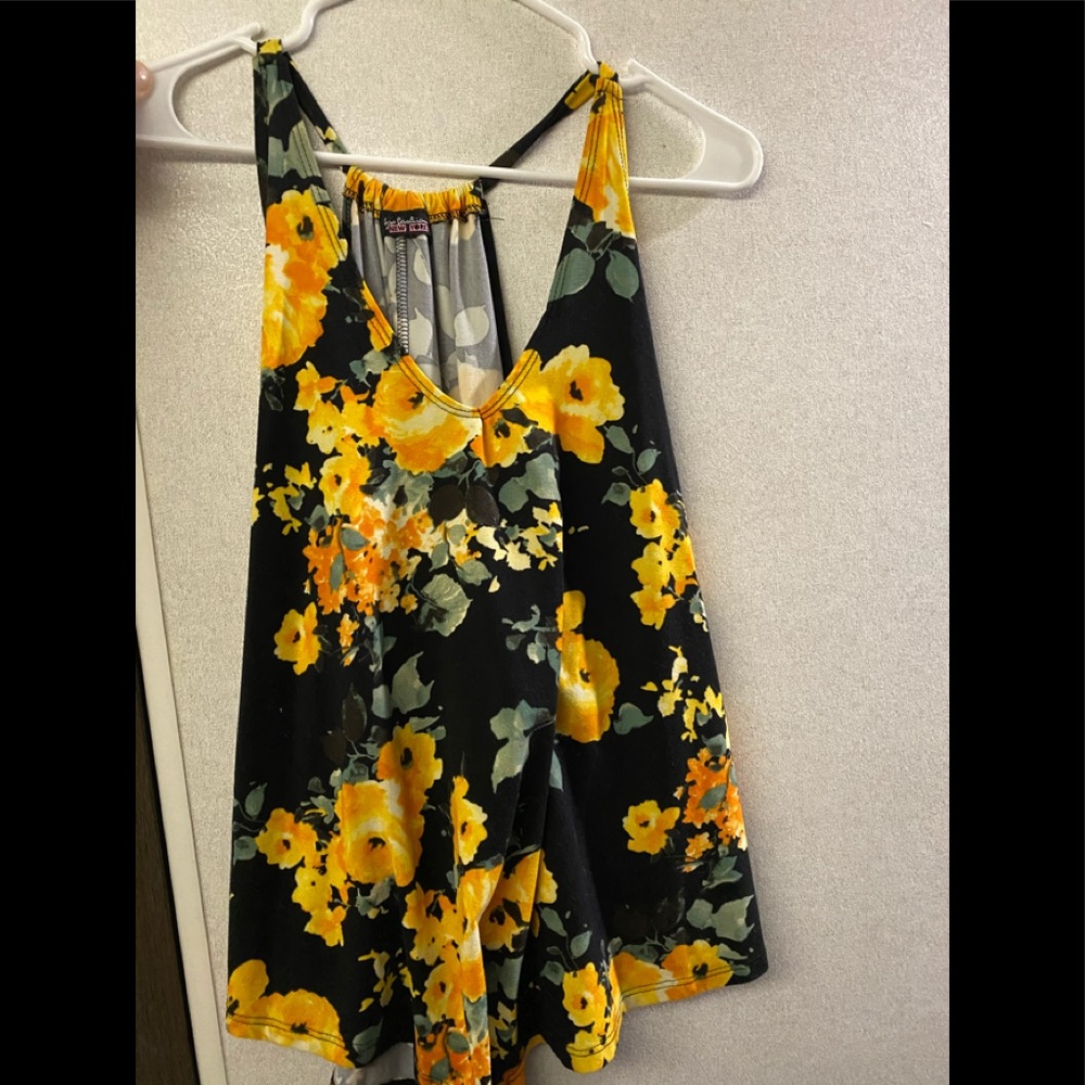 🌵 BOLD flower print tank!